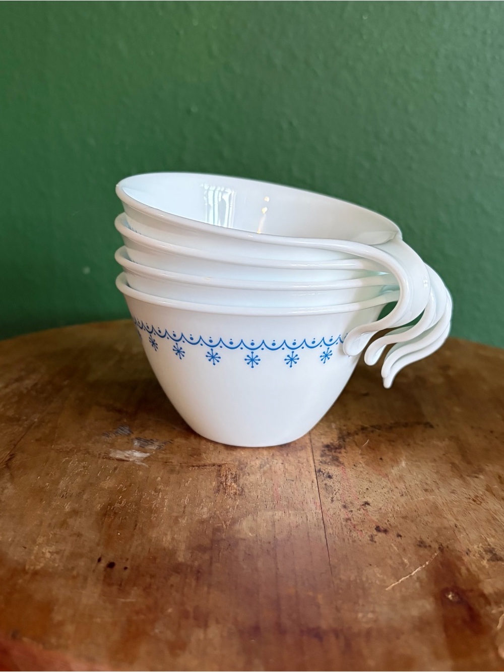 Vintage Corelle Blue snowflake garland hook handle teacups set of 4